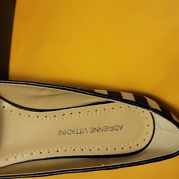 NEW WITHOUT TAGS Adrienne Vittadini Navy/White Shoes - Picture 9 of 11